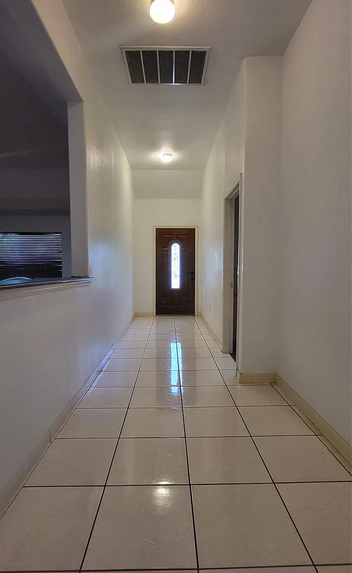 3 bed, 2.0 bath, 2270 sqft, $2,950 — Photo 3