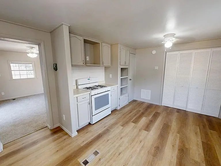 114 Linden Dr — Photo 11