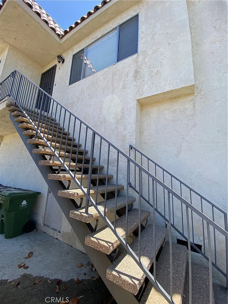 Building Photo - 551 W 40th St