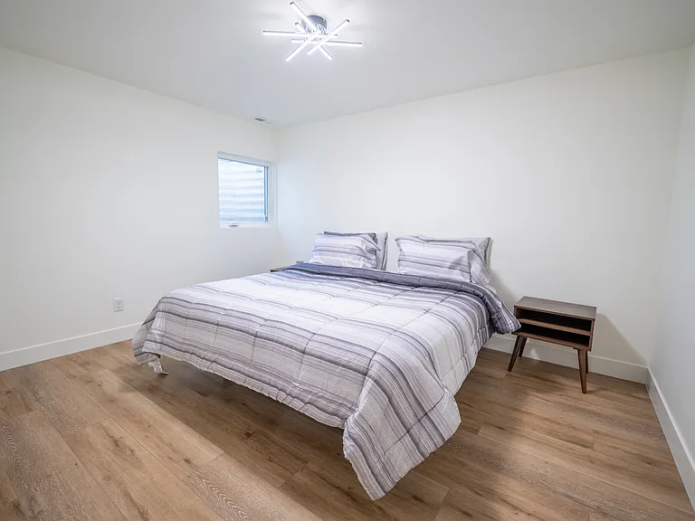 240 E Belmont Ave — Photo 17