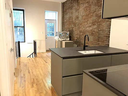 Rented by Sky Management | media 84