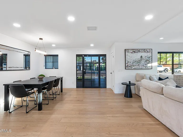 8614 E Highland Ave — Photo 10