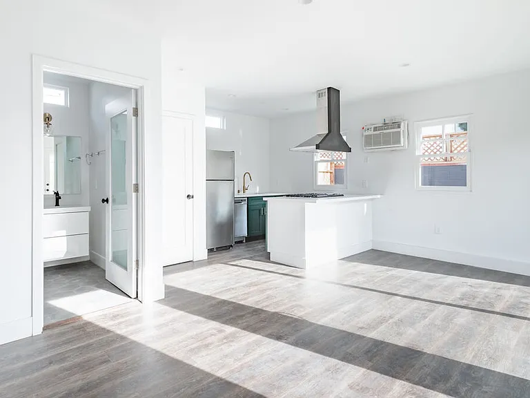 11951 Missouri Ave — Photo 2