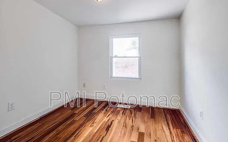 729 10th St NE — Photo 12