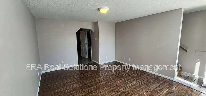 3 bed, 1.5 bath, 1132 sqft, $1,100 — Photo 2