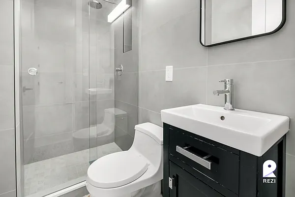 Rented by REZI | media 16