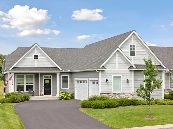 25 Summit Farm Ln, Gem Lake, MN 55110