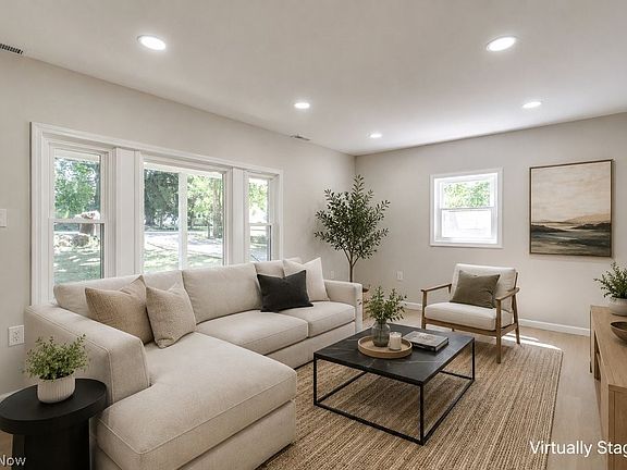 3rd image of 2758 Oak St