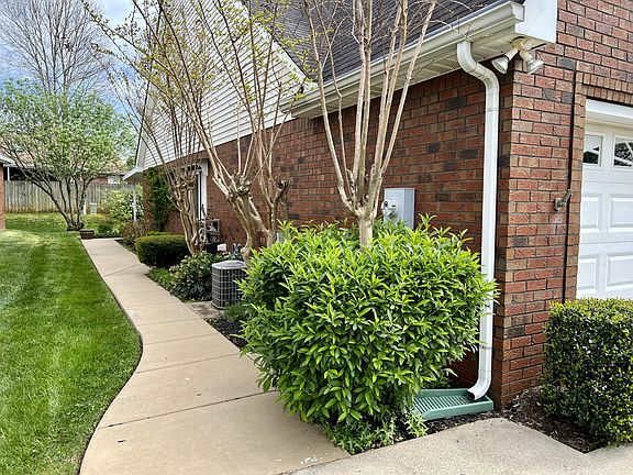 3rd image of 641 Stonetrace Dr