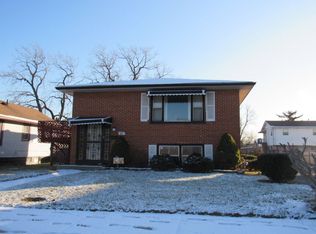 811 E 152nd St, Phoenix, IL 60426