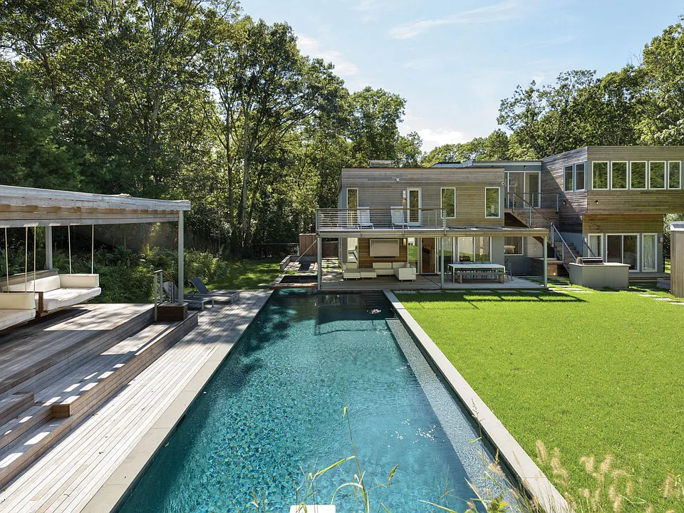18 Oyster Pond Ln