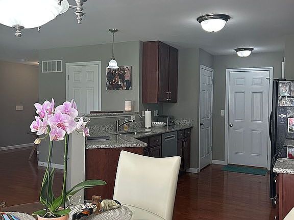 4th image of 6832 Hampshire Ct