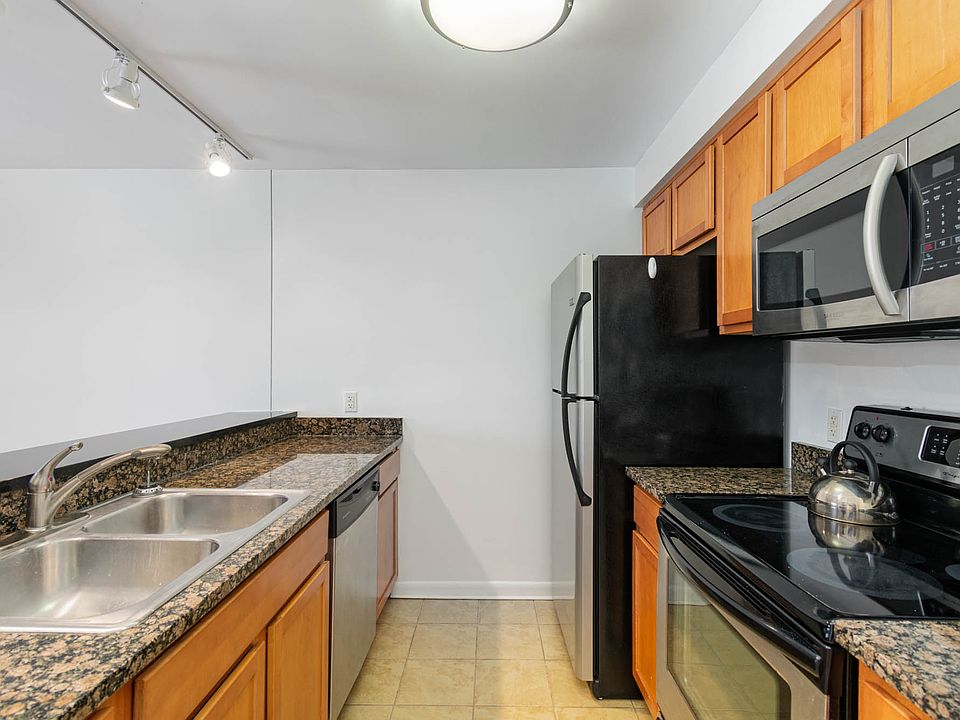 1st image of 304 28th St Unit 212