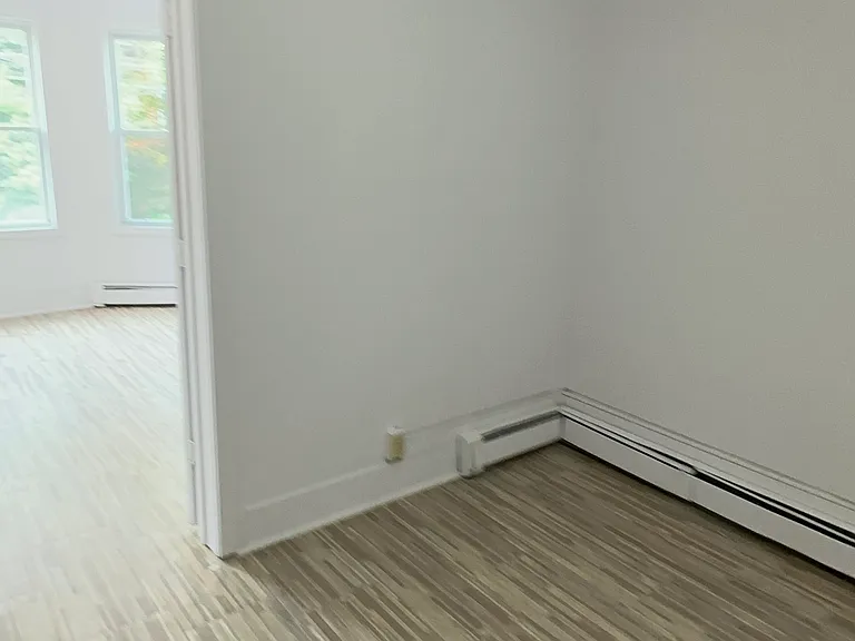 14 Lester St #2L — Photo 16