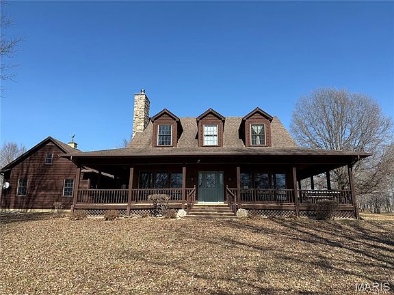 2nd image of 41 Lakeview Ln