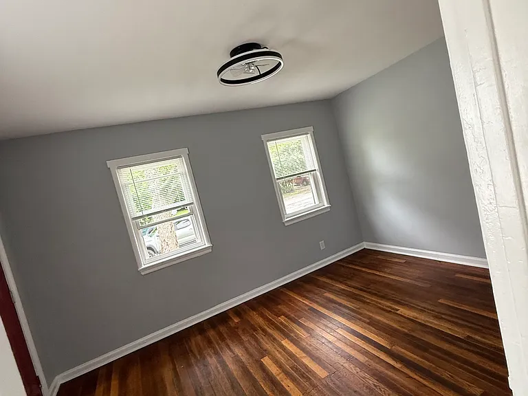 2041 Glenridge Dr — Photo 7