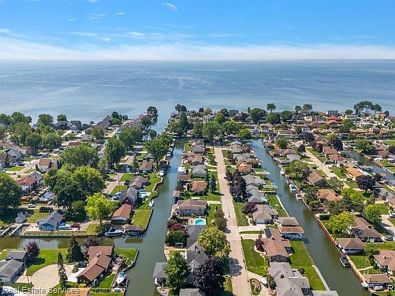 3rd image of 38008 Seaway Ct