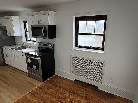 5th image of 94 Martha Ct APT 10