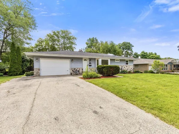 5571 Lakeview DRIVE, Greendale, WI 53129