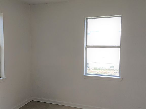 4th image of 1520 W 19th St