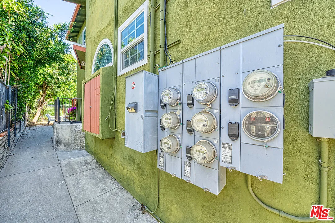 2 bed, 1.0 bath, 920 sqft, $3,800 — Photo 3