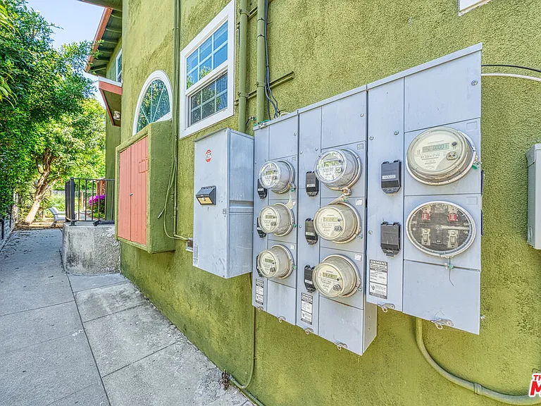 1112 Ocean Park Blvd #F — Photo 3