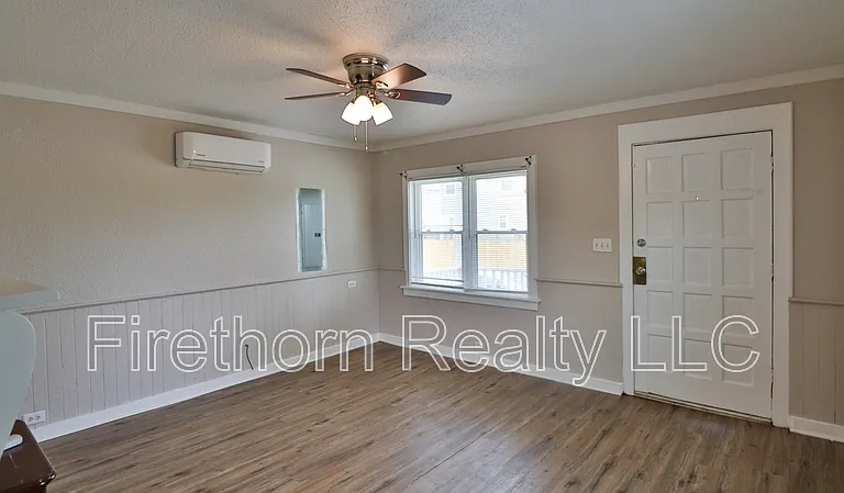 1400 Maple St — Photo 13