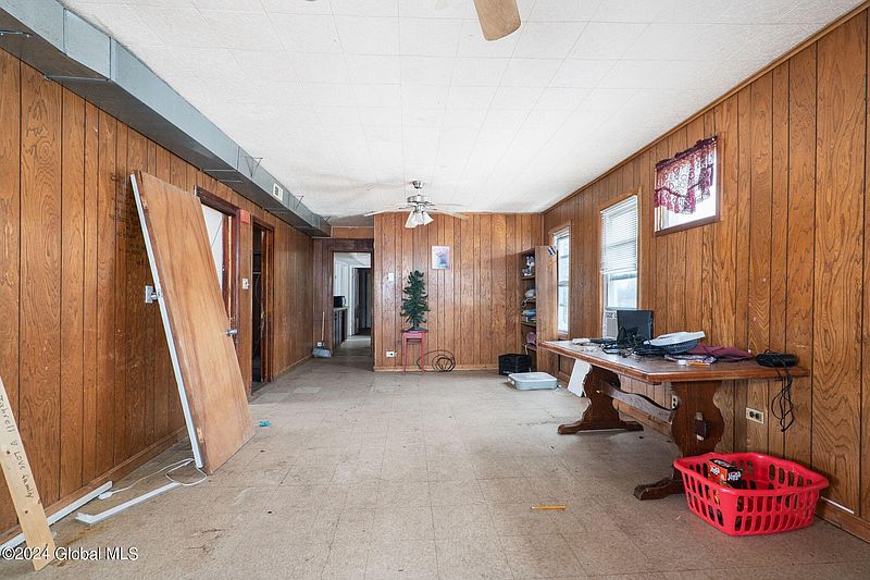 5th image of 1052 Cutler Street