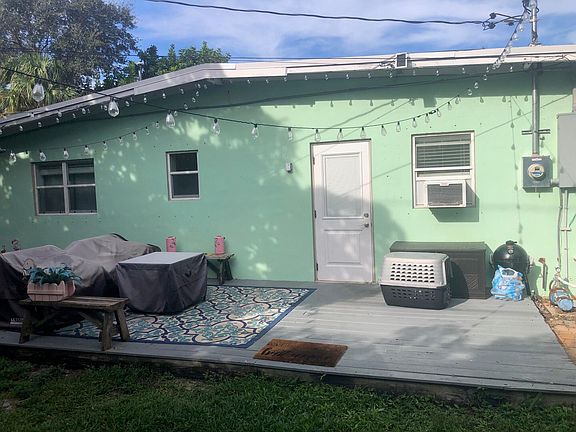 3rd image of 1315 NE Oak Lane Drive