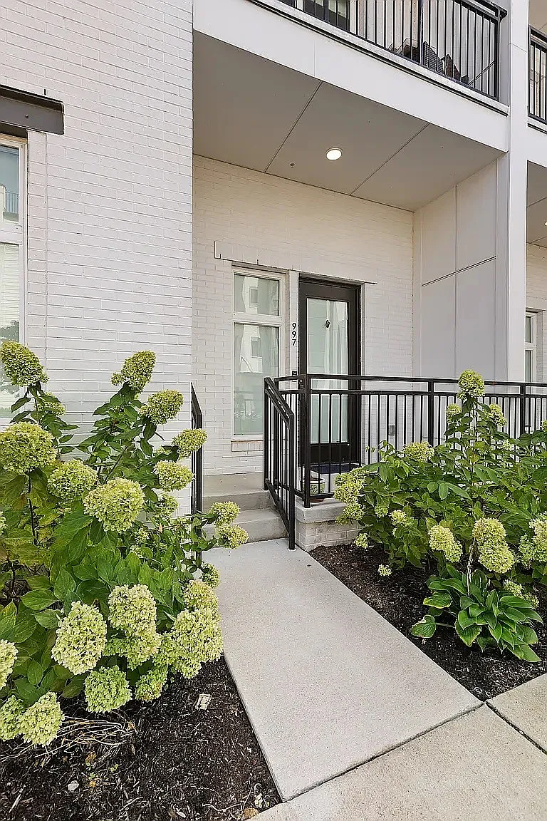 997 Scovel St — Photo 2