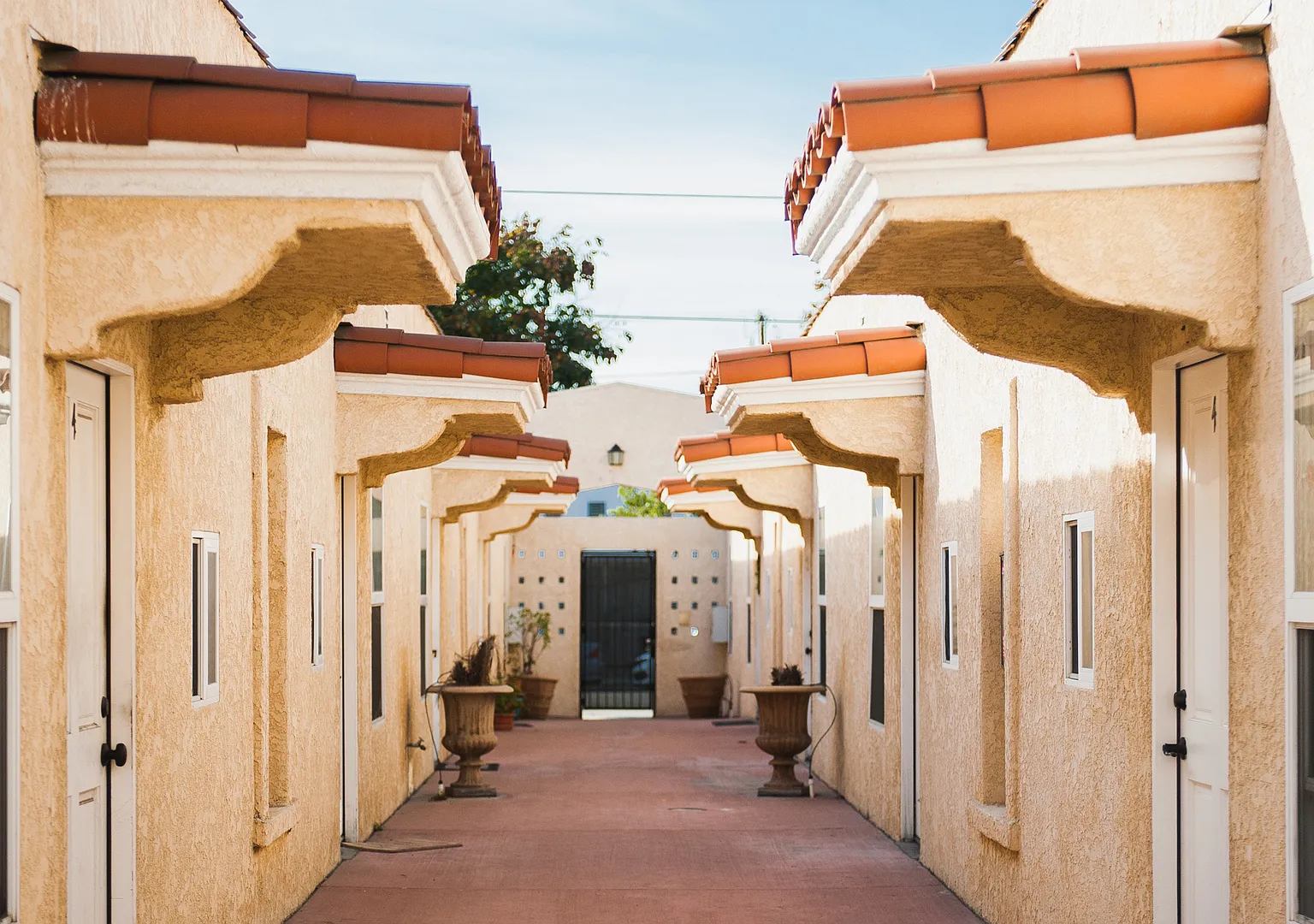 Spanish Style Living In Long Beach! — Photo 3