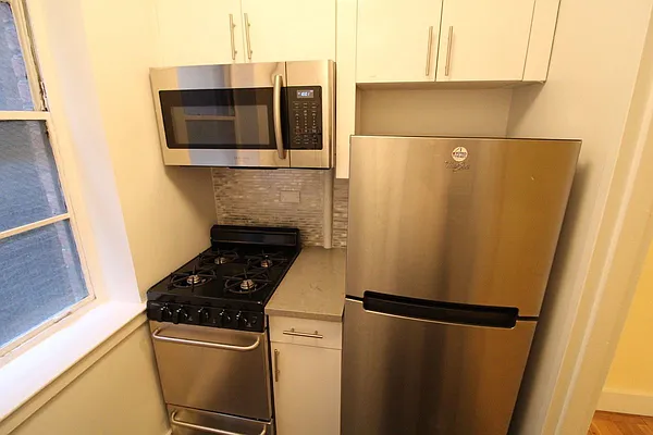 Rented by Bruma Realty LLC | media 27