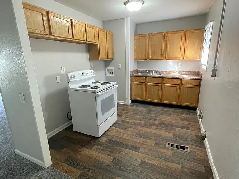 3161 Chrysler St — Photo 8