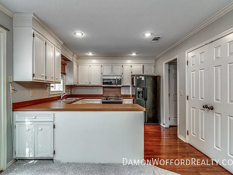 1435 Roxbury Ct — Photo 23