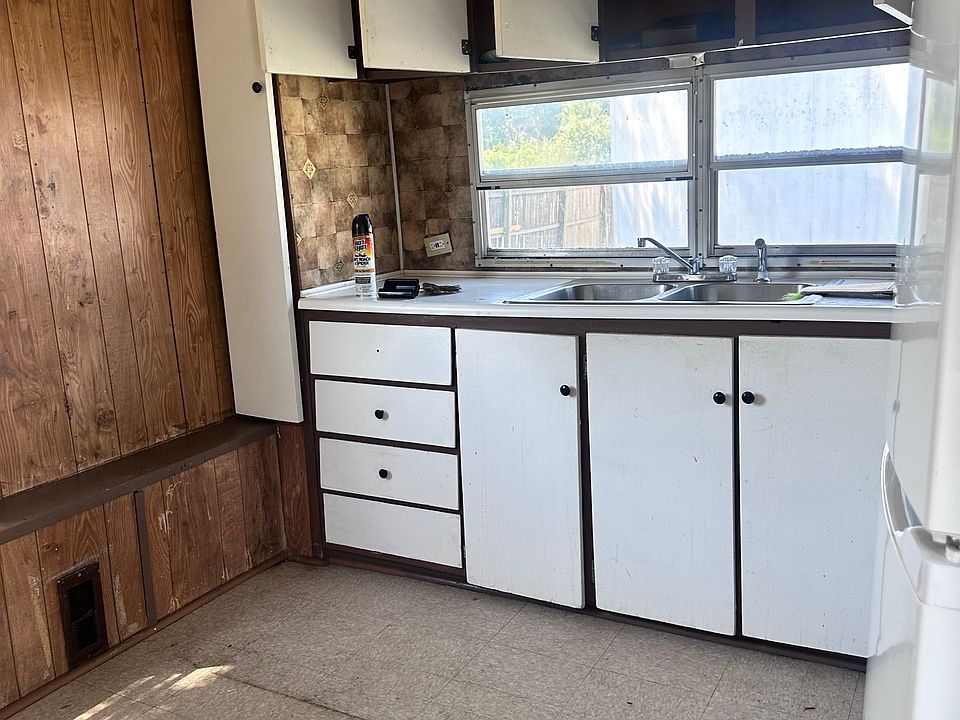 2nd image of 171 N Edgehill Ave Trailer 9