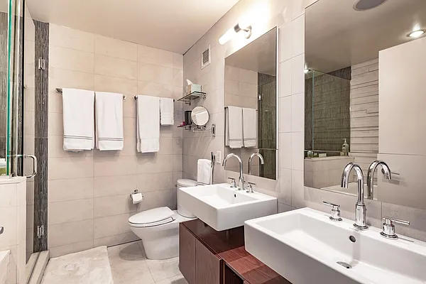 Rented by New York Casas Ltd. | media 18