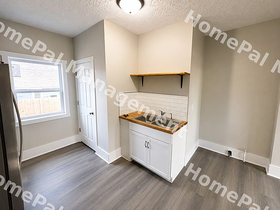 3rd image of 3539 Grand Ave