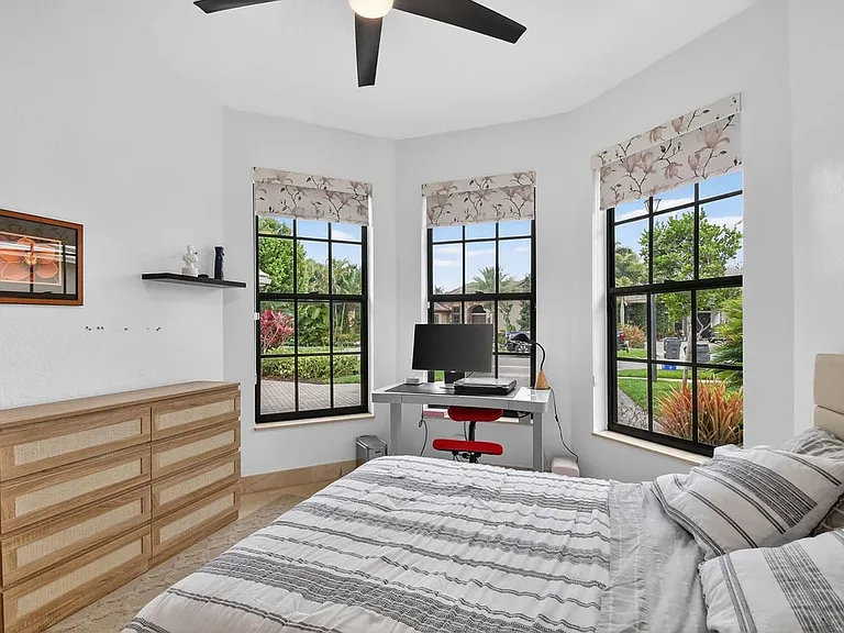 10337 Trianon Pl — Photo 47