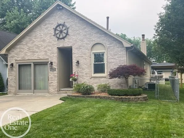 37845 Sunnybrook St, Harrison Township, MI 48045