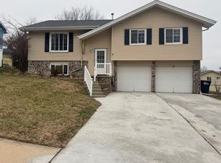 12118 Burdette Cir, Omaha, NE 68164