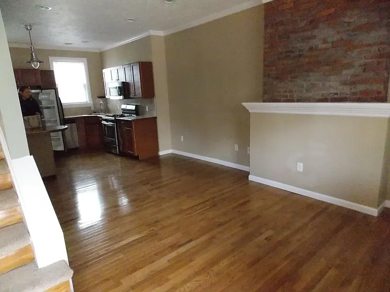 518 Natchez St — Photo 3
