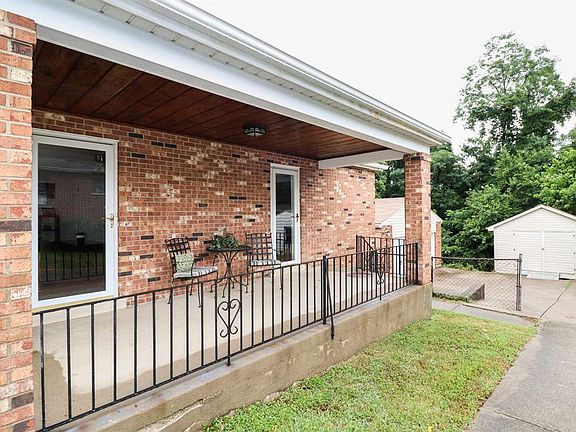 3rd image of 11725 Manor Lake Dr