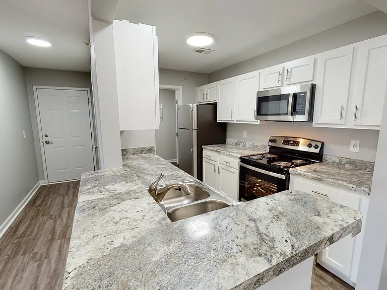 Burlington Oaks Apartments — Photo 13
