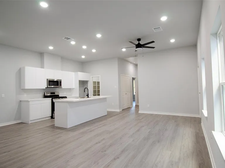 2830 Mansfield St — Photo 4
