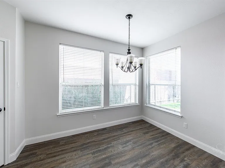 2911 Ledgeside Ct — Photo 9