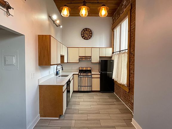 4th image of 24 Norman St APT 106