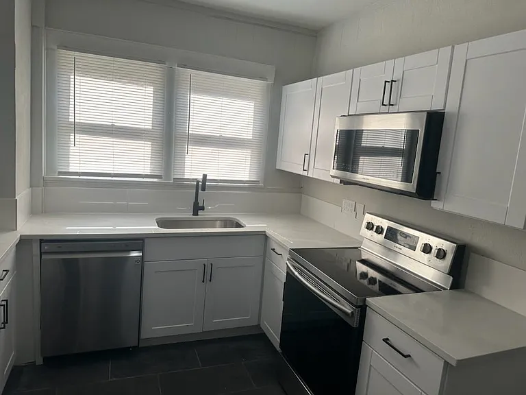 1025 W Walker St — Photo 38