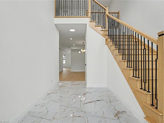 5th image of 386 Southcote Rd