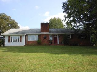 156 Fox Meadow Ln, Winston Salem, NC 27107