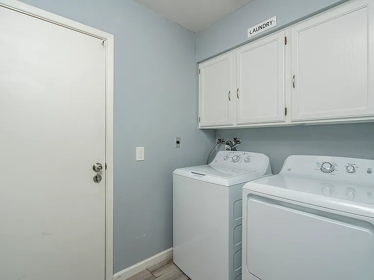 951 W La Jolla Dr — Photo 16